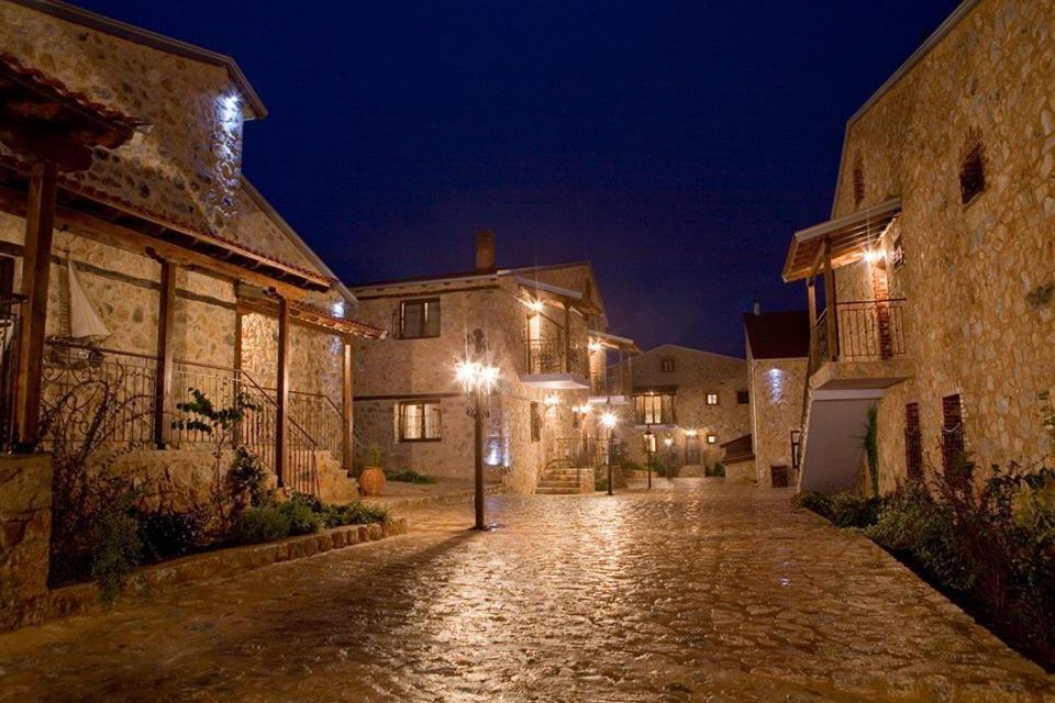 Pleiades Hotel Флорина Екстериор снимка